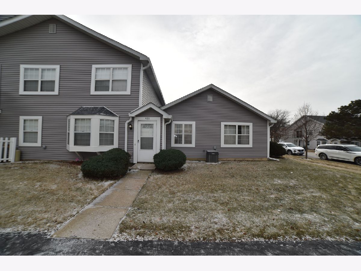 Townhomes & Condos Rented Cornell Lakes Palatine Illinois, 437 Cambridge
