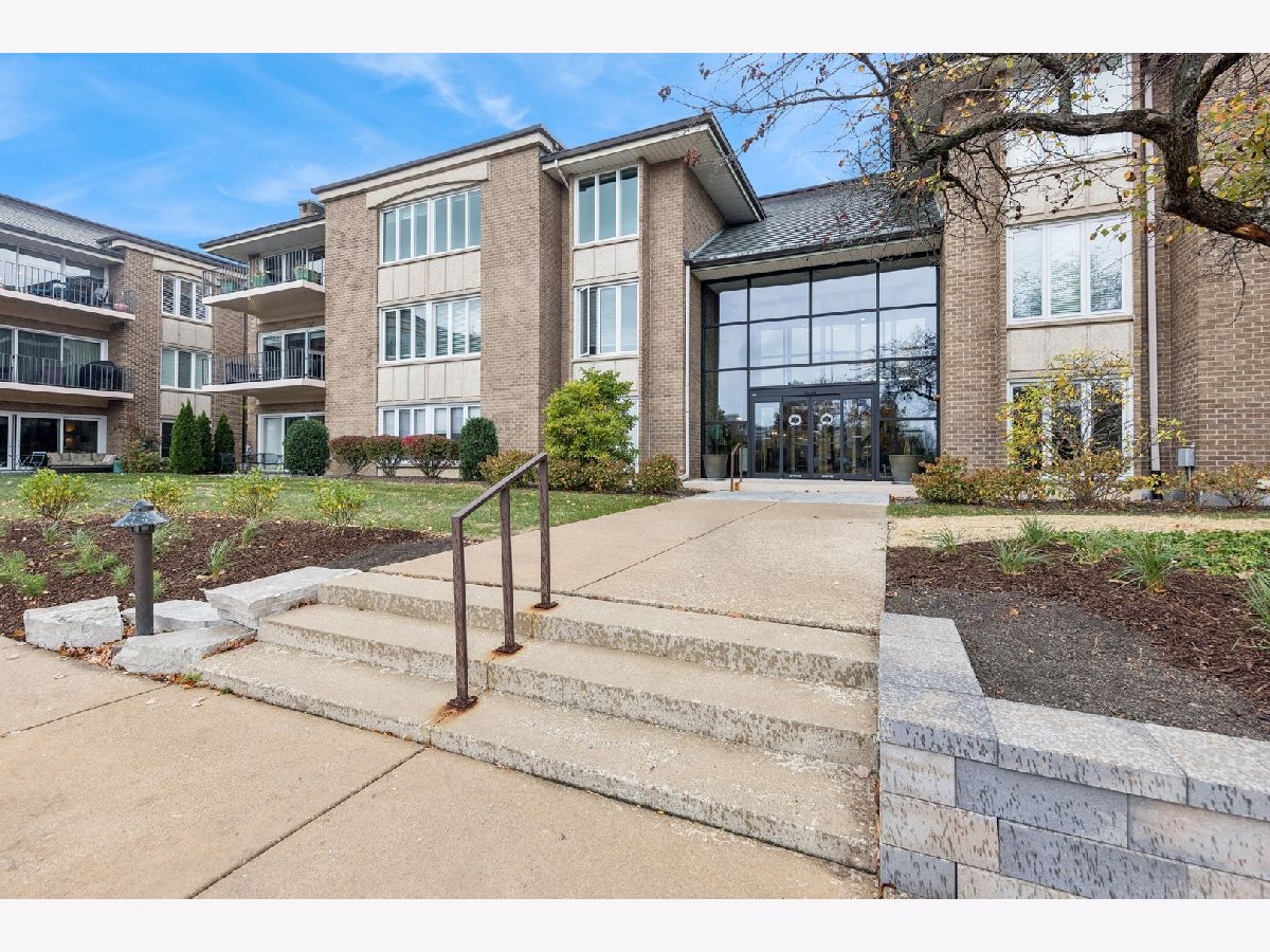 Condominiums Sold Oak Brook Club Oak Brook Illinois, 1 Oak Brook Club