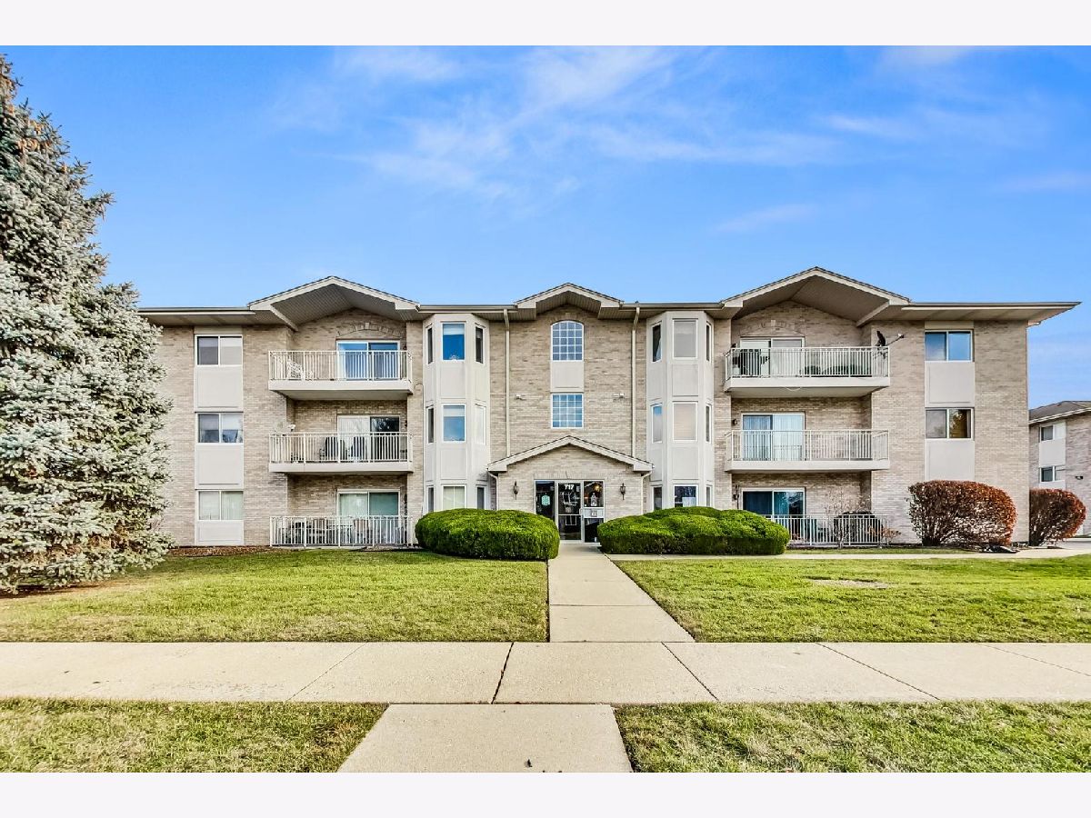 Condominiums Rented Avanti Place Addison Illinois, 717 5th