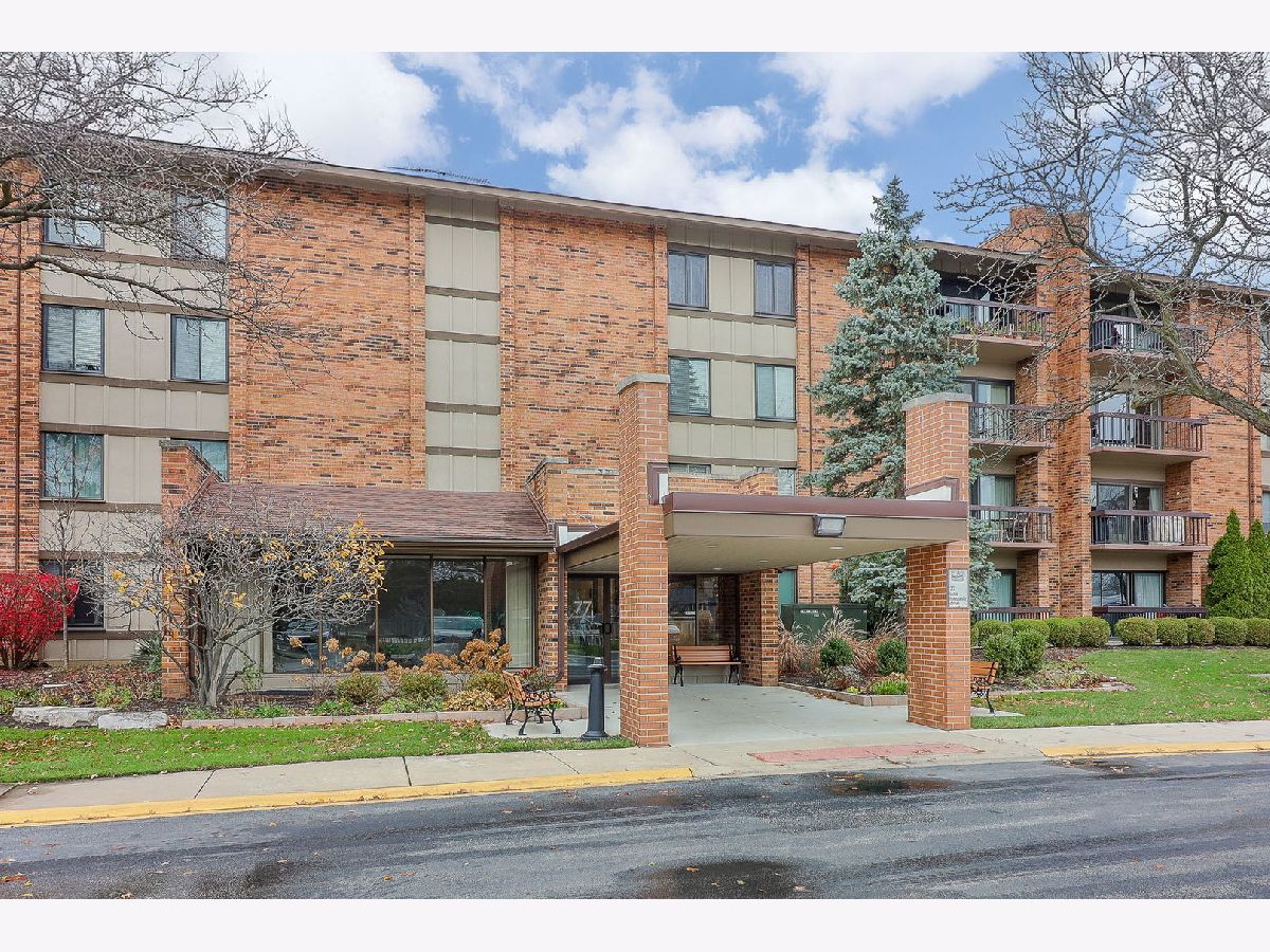 Condos & Townhomes Sold Lake Hinsdale Village Willowbrook Illinois, 77 Lake Hinsdale