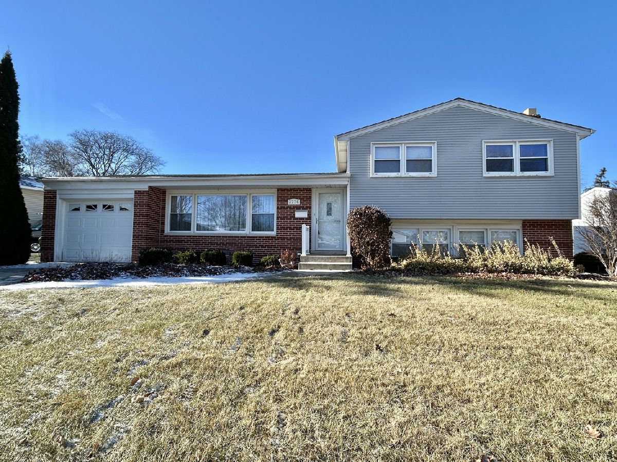 Homes & Condominiums Sold Greenbrier Arlington Heights Illinois, 2236 Champlain