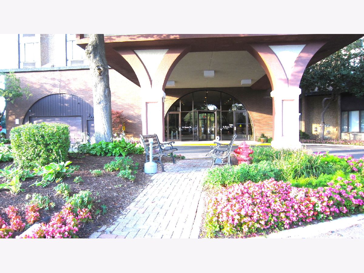 Condominiums Rented Renaissance Place Palatine Illinois, 1 Renaissance