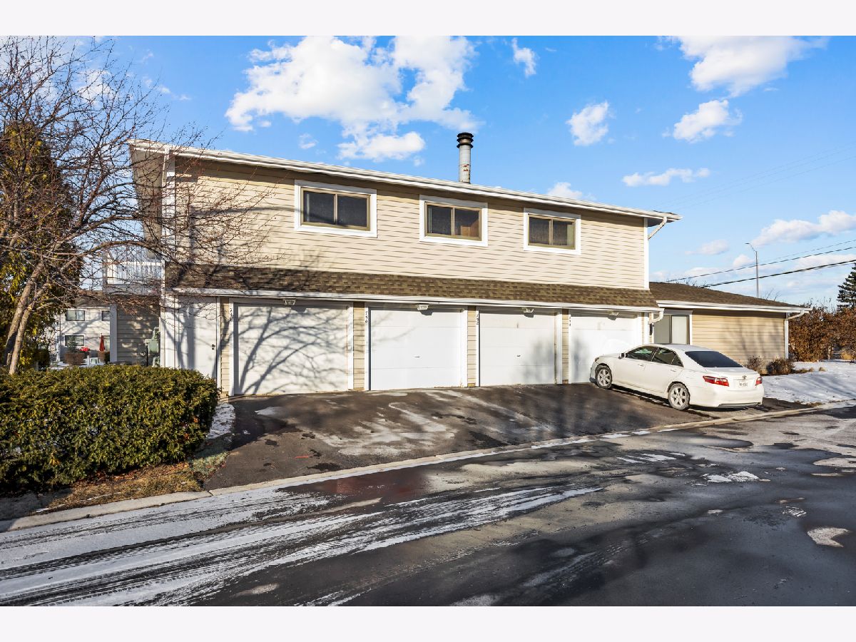 Townhomes & Condos Sold Dunbar Lakes Schaumburg Illinois, 748 Whitesail