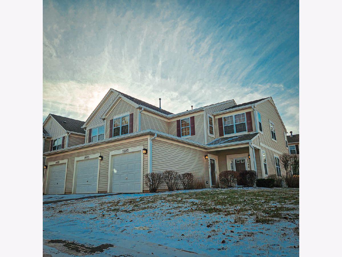 Townhomes & Condos Sold Falling Waters Lindenhurst Illinois, 2897 Falling Waters