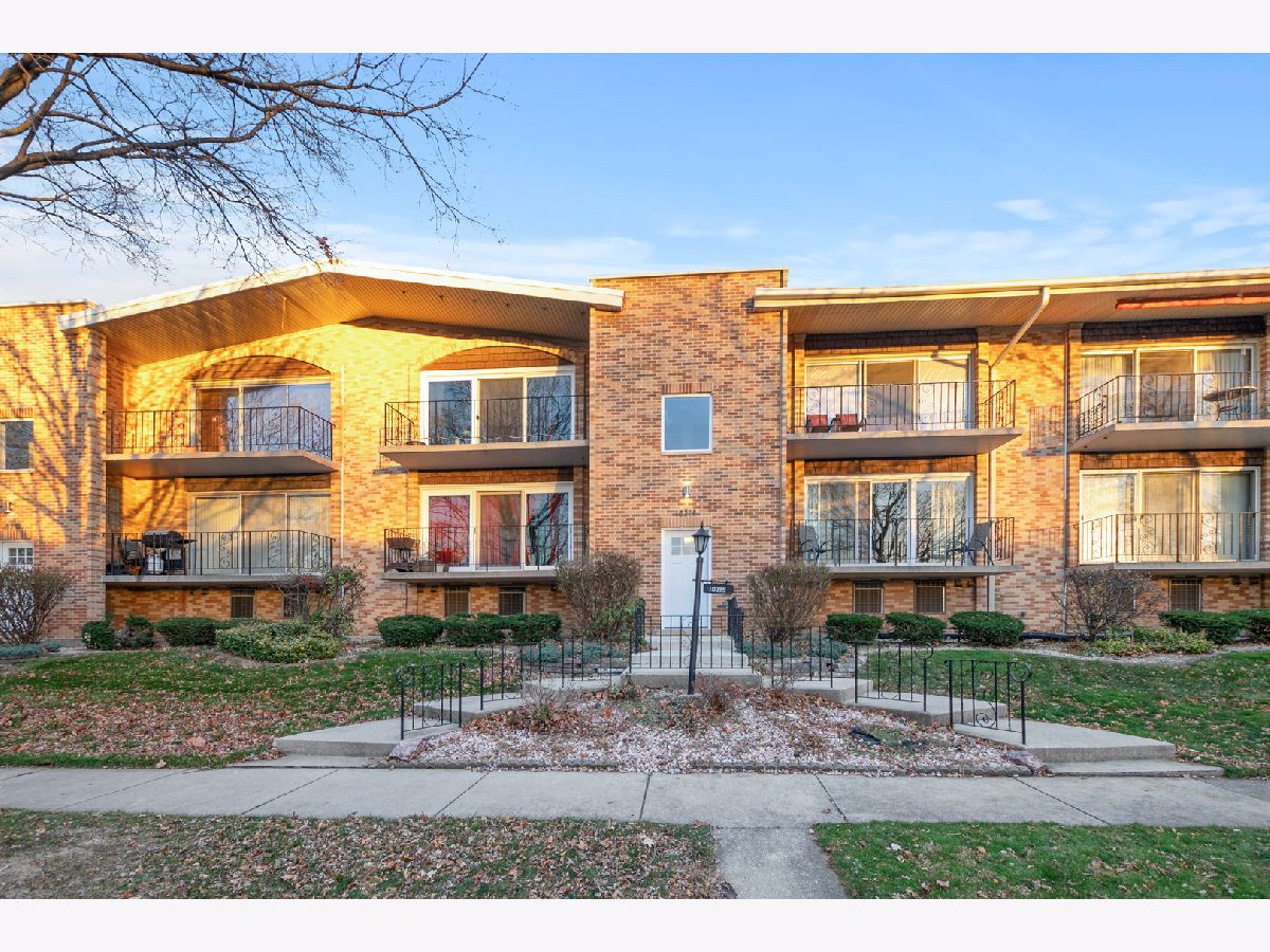 Condominiums & Homes Sold Wildwood Estates Oak Lawn Illinois, 10219 Komensky