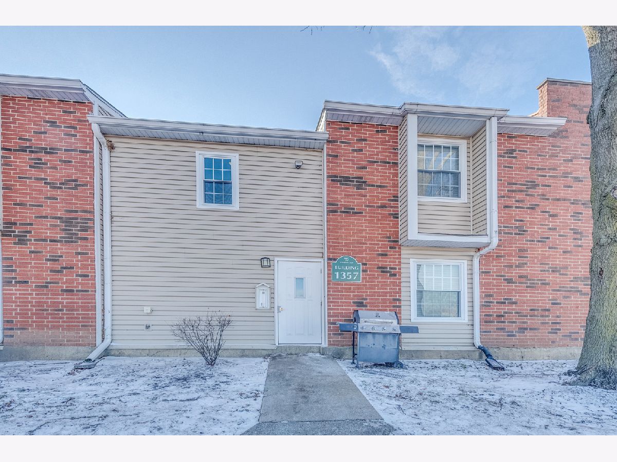 Condos & Townhomes Rented Wyndham Club Palatine Illinois, 1357 Wyndham