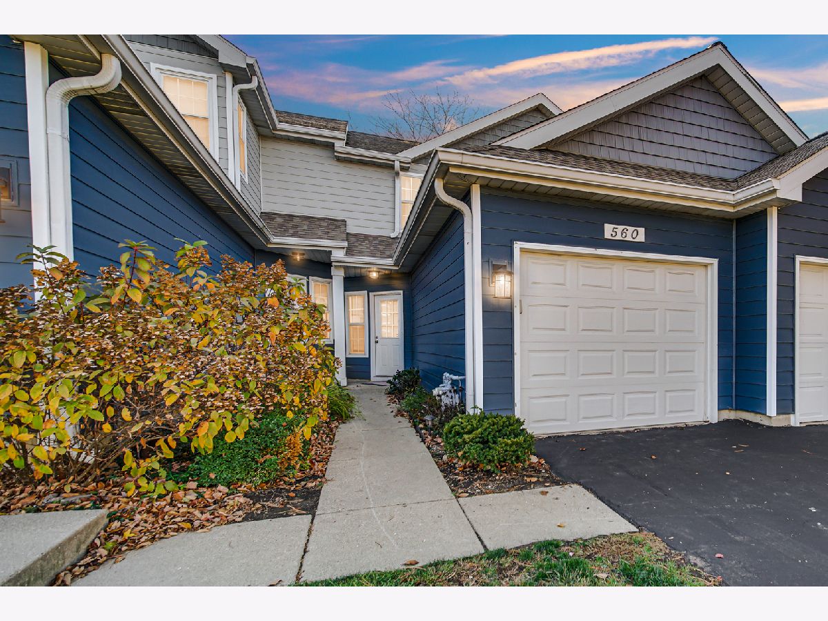 Townhomes Rented Woodhaven Mundelein Illinois, 560 Woodcrest