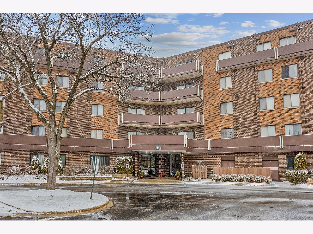 Condominiums Sold Village On The Lake Elk Grove Village Illinois, 850 Wellington