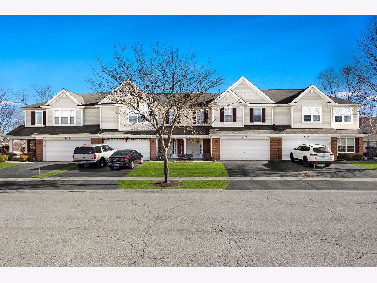 Townhomes & Condos Sold Coventry Lake In The Hills Illinois, 2314 Daybreak