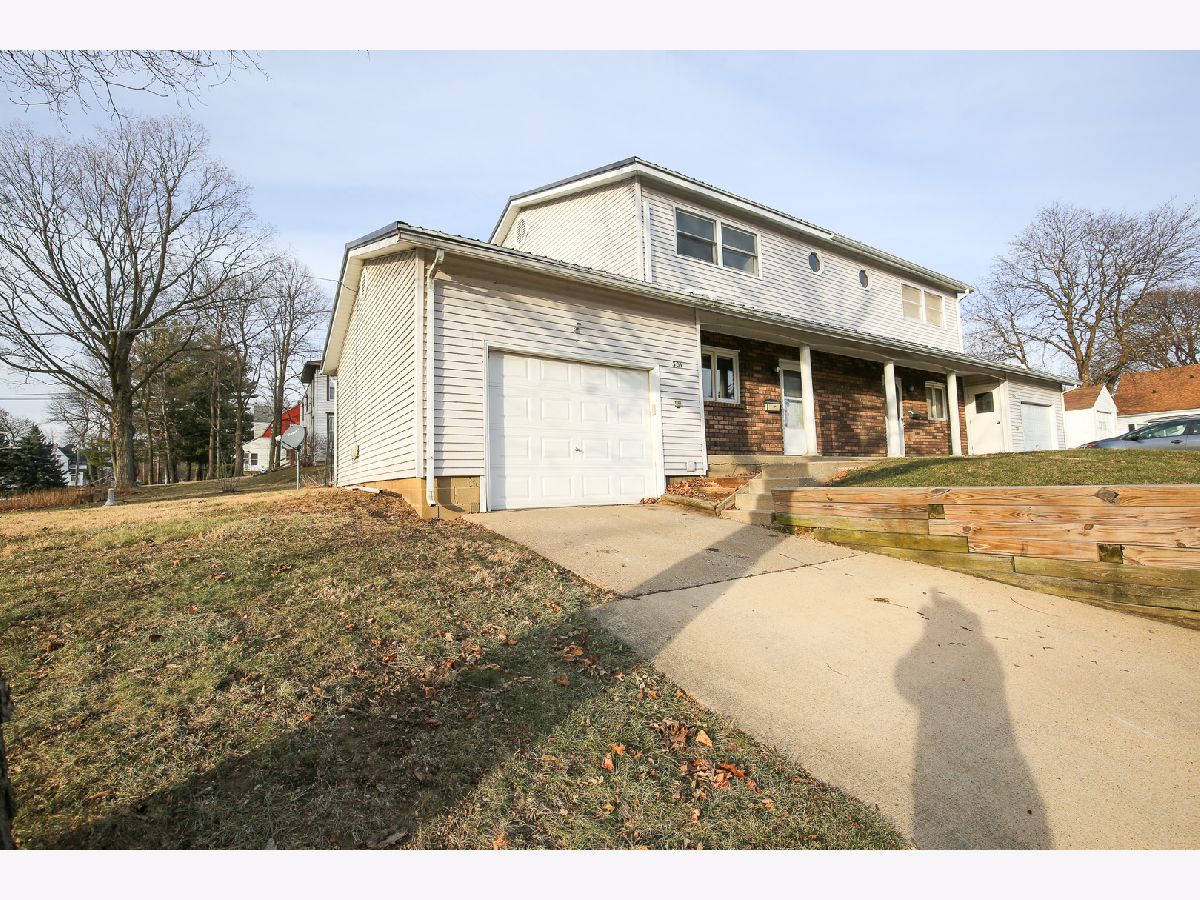  Rented Dixon Illinois, 301 E Graham