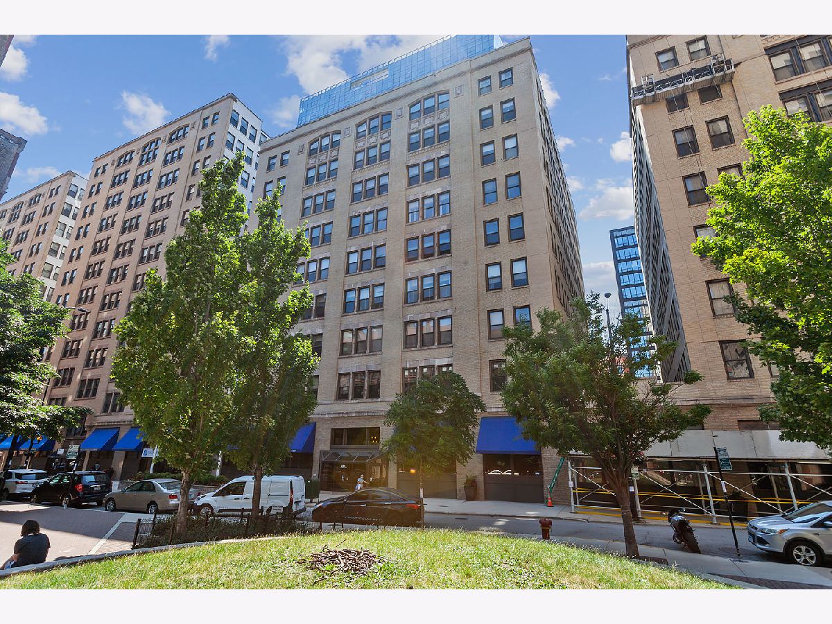 Condominiums Sold Printers Square Chicago Illinois, 680 Federal