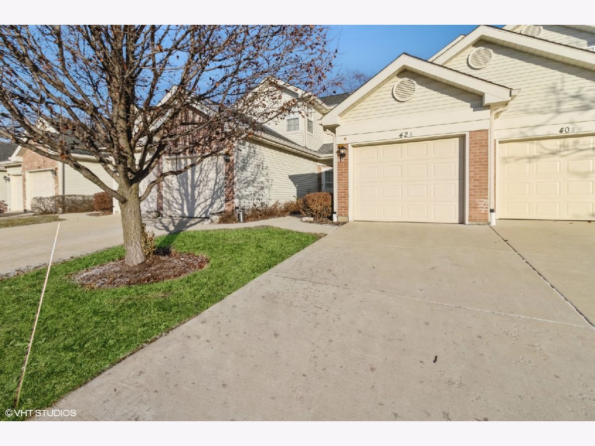 Townhomes & Condos & Homes Sold Glendale Lakes Glendale Heights Illinois, 42 Golfview