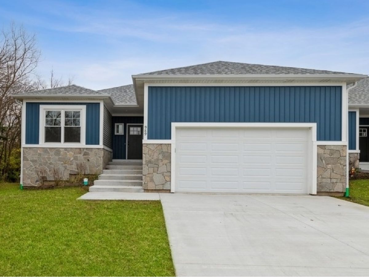  Rented Marengo Illinois, 989 Meadow