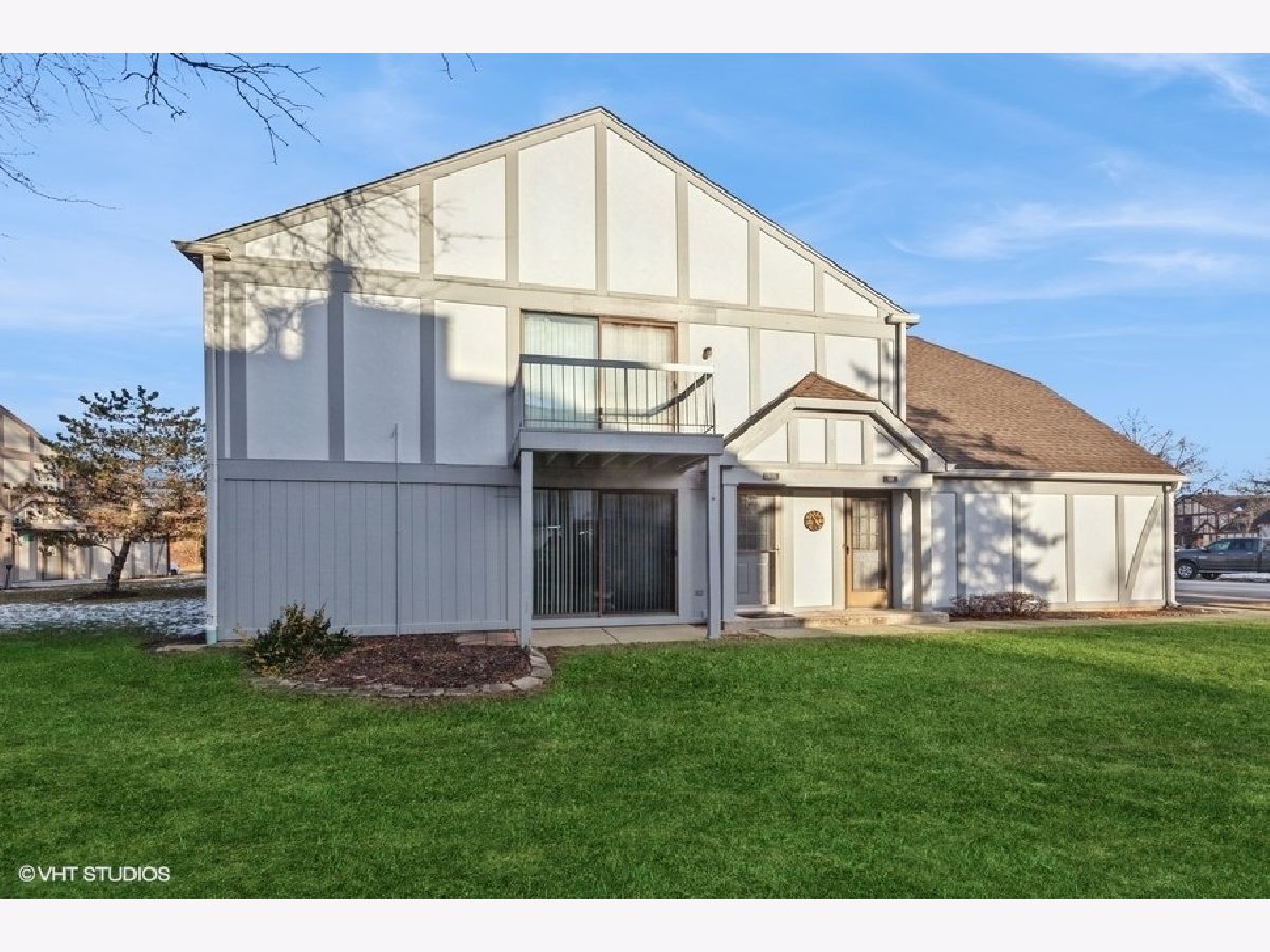 Townhomes & Condos Sold Chesapeake Downers Grove Illinois, 910 Ashbury