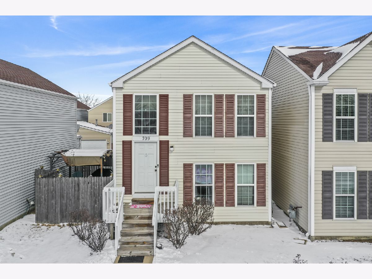 Homes & Townhomes & Condos Sold Hometown Aurora Illinois, 709 Four Seasons
