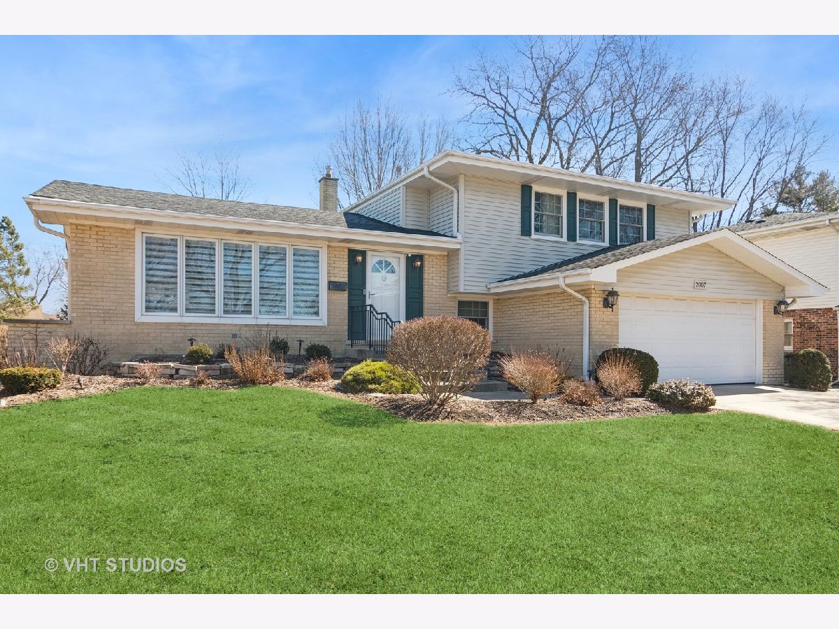 Homes & Condos & Townhomes Sold Ivy Hill Arlington Heights Illinois, 2007 Pinetree