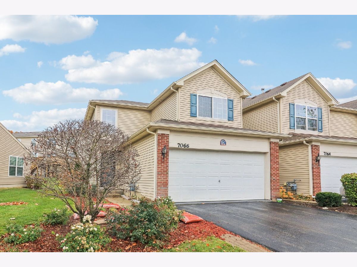 Townhomes Sold Country Club Hills Fox Lake Illinois, 7066 Hidden Green