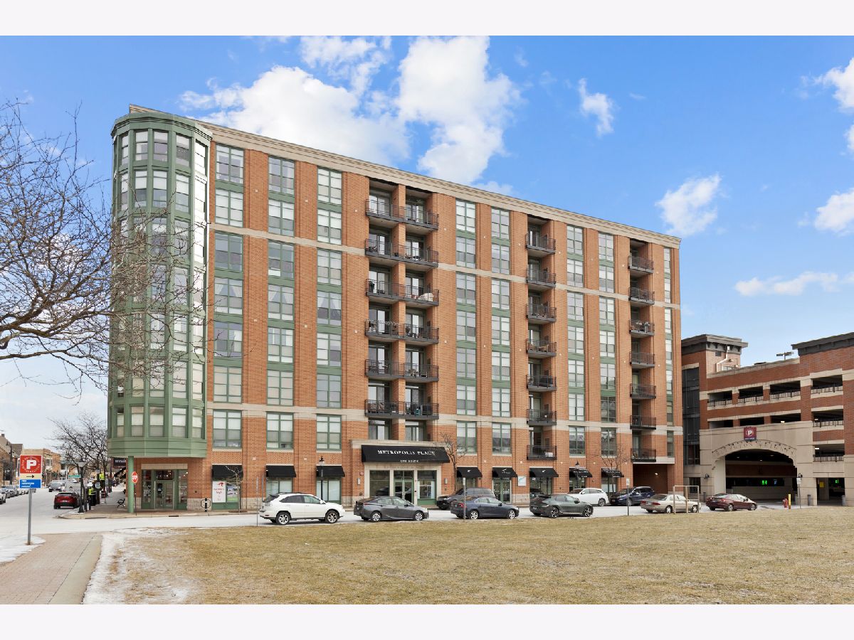Condominiums Rented Metropolis Arlington Heights Illinois, 1 Highland