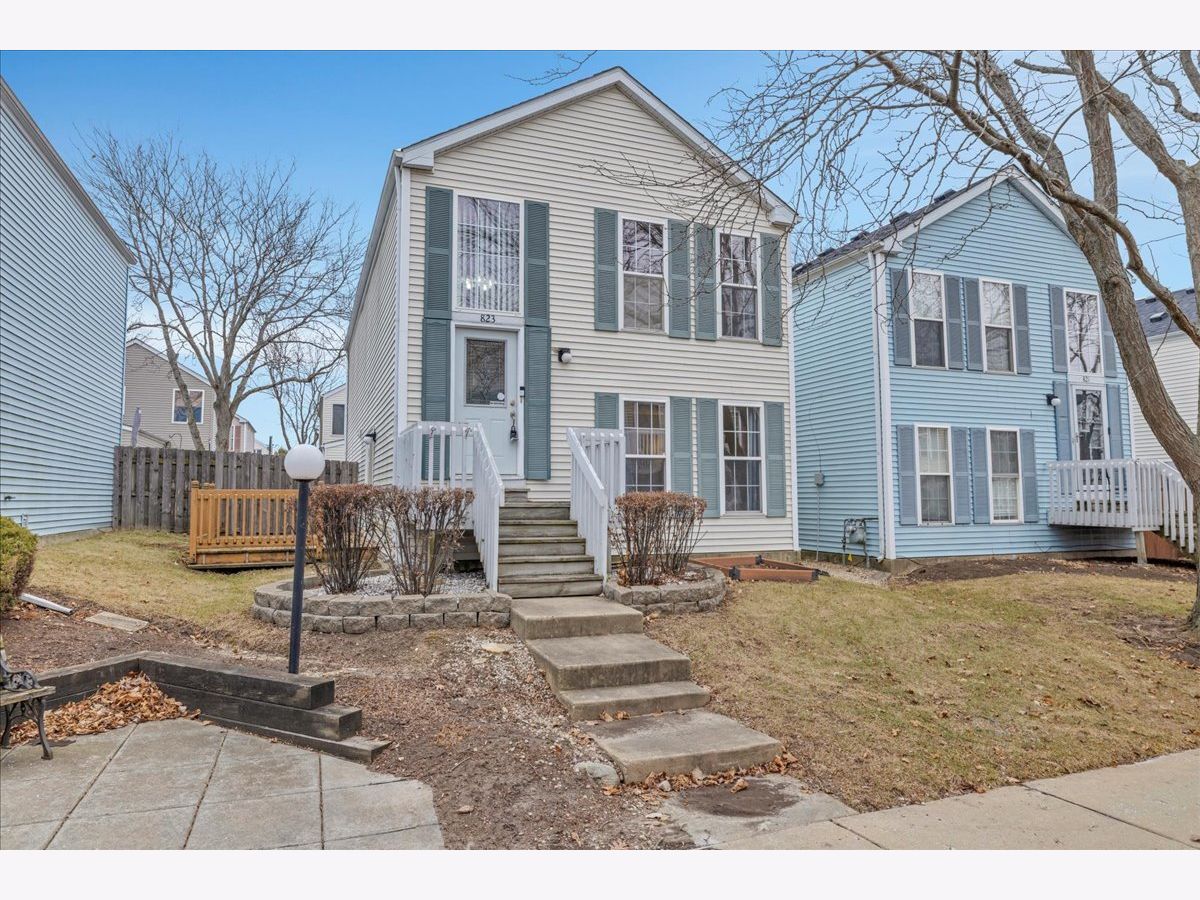Homes & Townhomes & Condos Rented Hometown Aurora Illinois, 823 Symphony