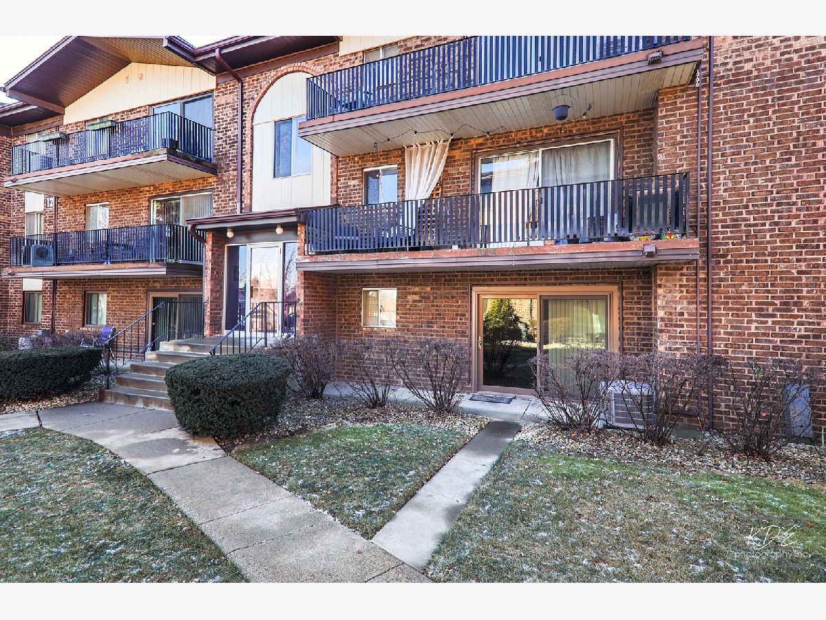 Condominiums Sold Sandpiper South Crestwood Illinois, 5237 James