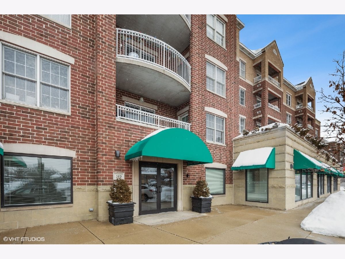 Condominiums Rented Glenstone Glen Ellyn Illinois, 570 Crescent