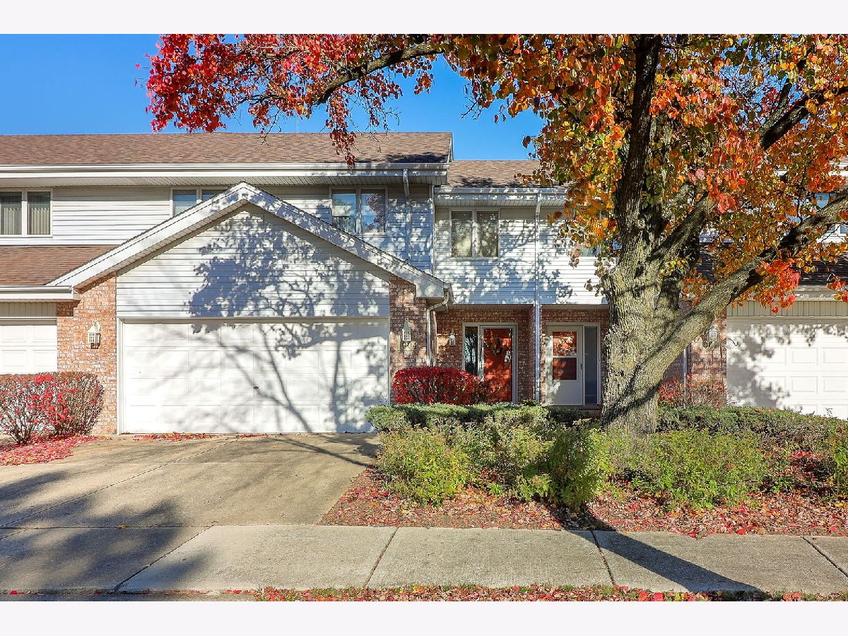 Townhomes Sold Hidden Pines Downers Grove Illinois, 1004 Pinewood
