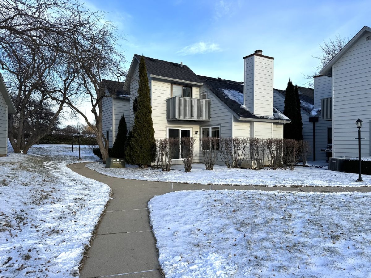 Townhomes & Condos & Homes Rented Heather Ridge Gurnee Illinois, 695 Wakefield