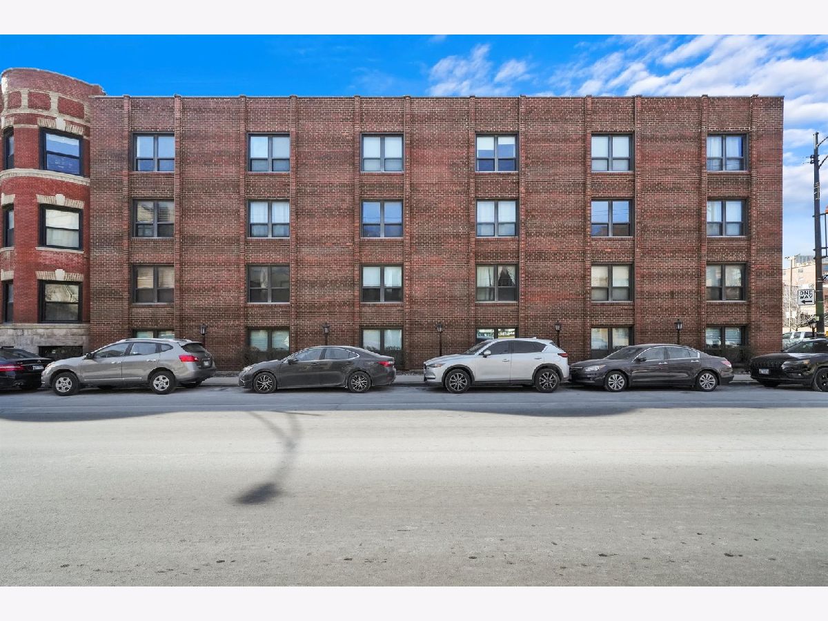 Condominiums Sold Gaslight Village Chicago Illinois, 803 Oakdale