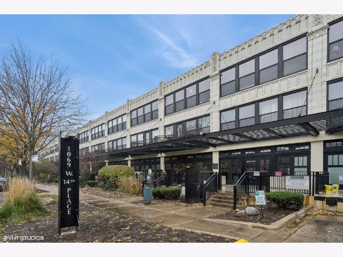 Condominiums Rented University Commons Chicago Illinois, 1069 14th