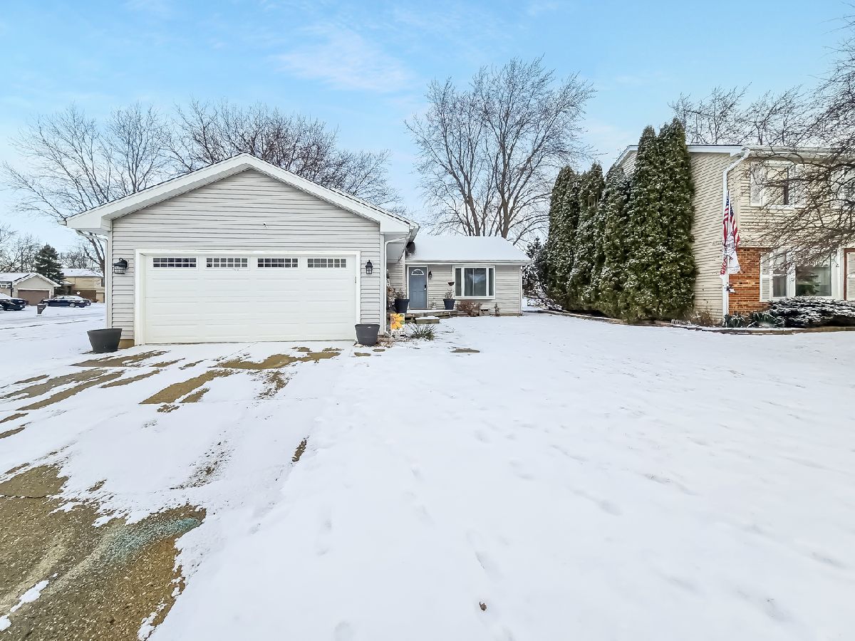 Homes Sold Quail Hollow Bartlett Illinois, 1028 Concord