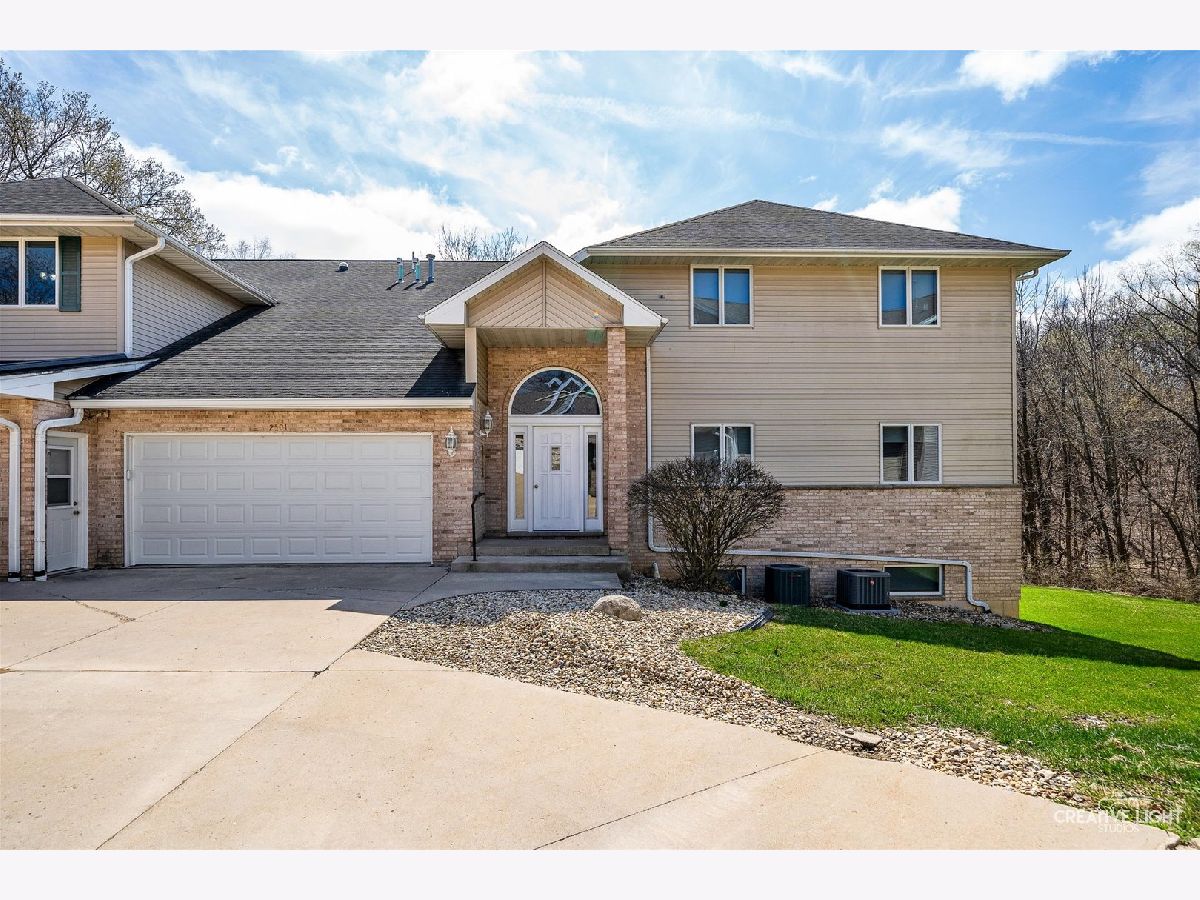 Condominiums Sold Reynolds Manor Ottawa Illinois, 2507 Reynolds Manor