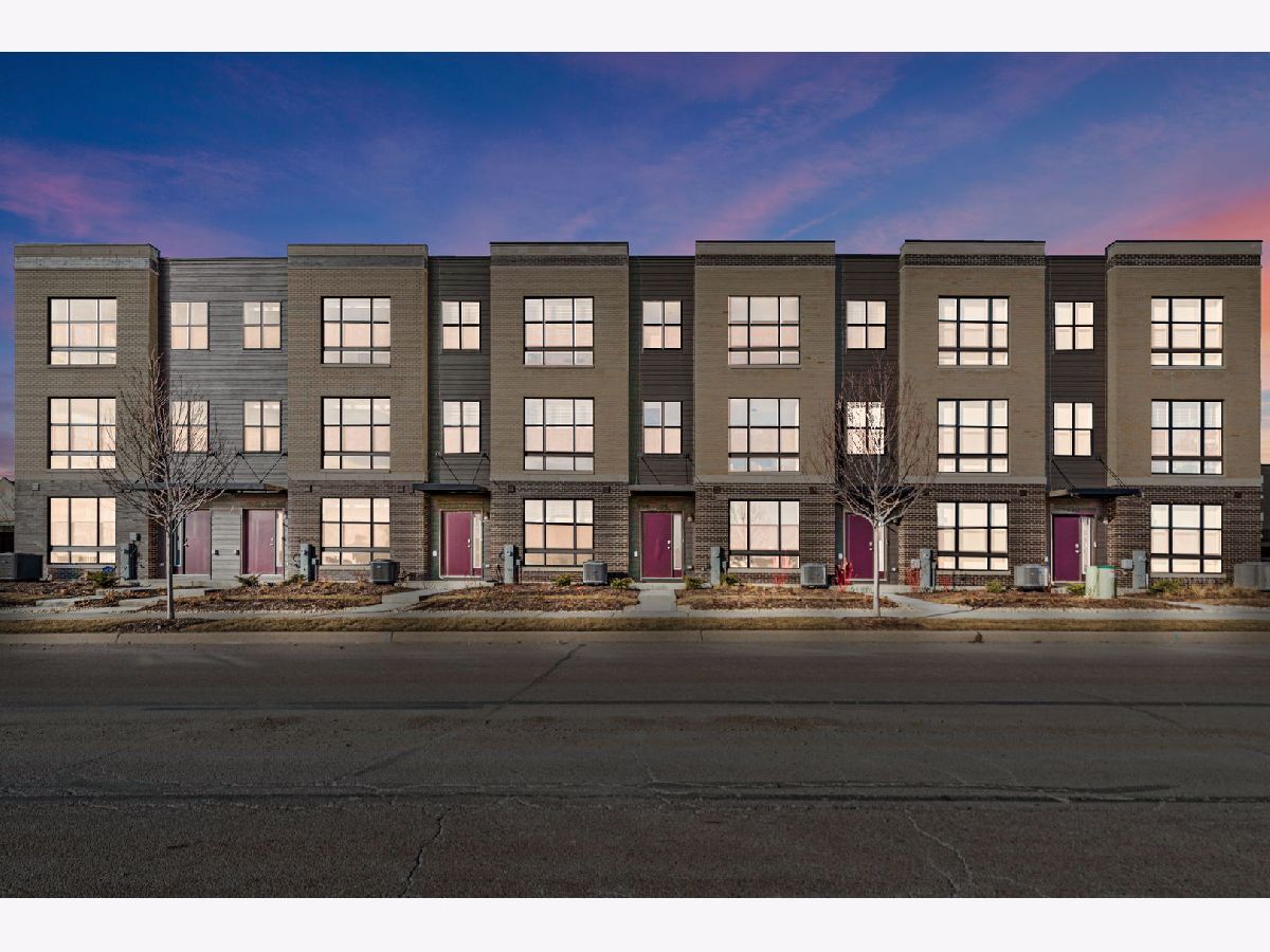 Condos & Townhomes Rented The Summit At Yorktown Lombard Illinois, 338 Summit