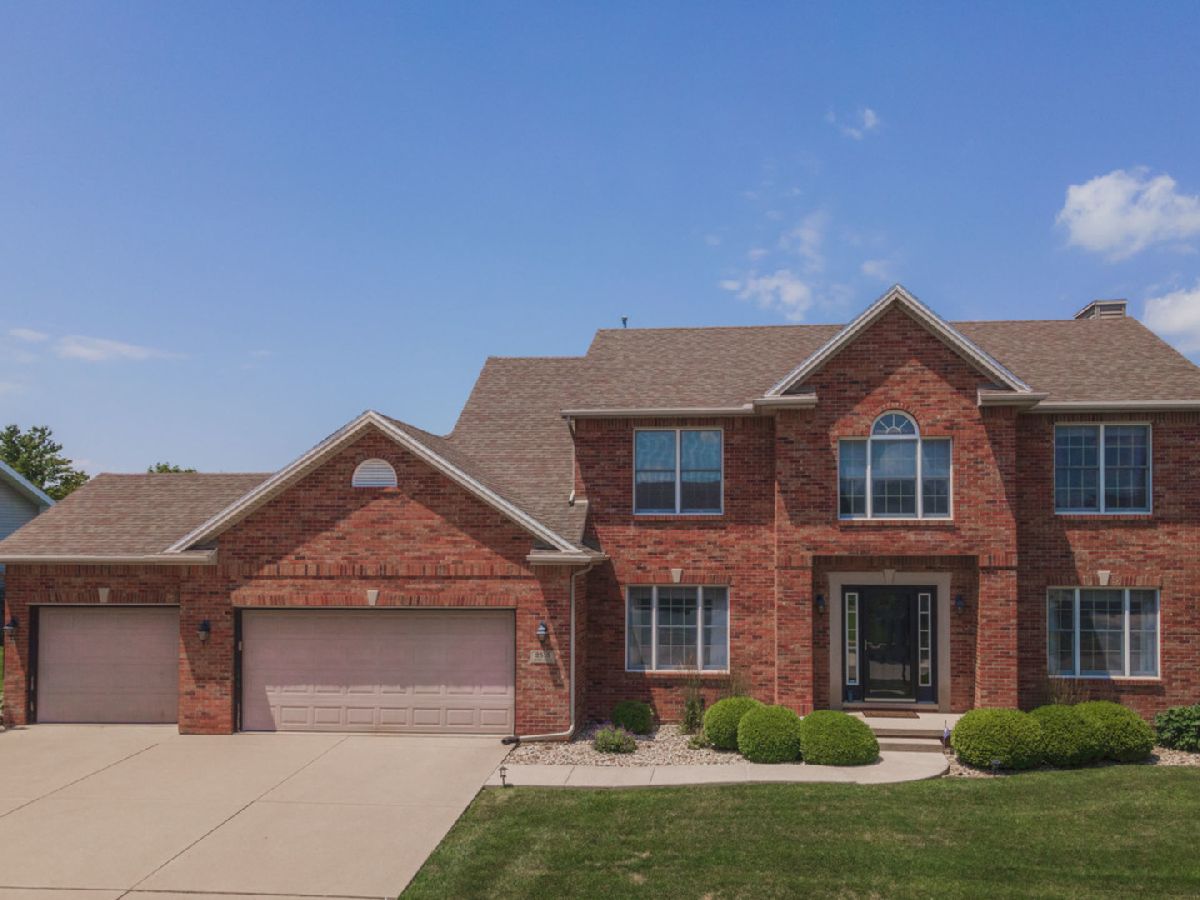 Homes & Condos & Townhomes Sold Fox Creek Bloomington Illinois, 2515 Crooked Creek