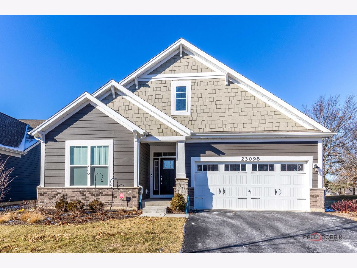 Homes & Condos & Townhomes Sold Westbury Kildeer Illinois, 23098 Pinehurst