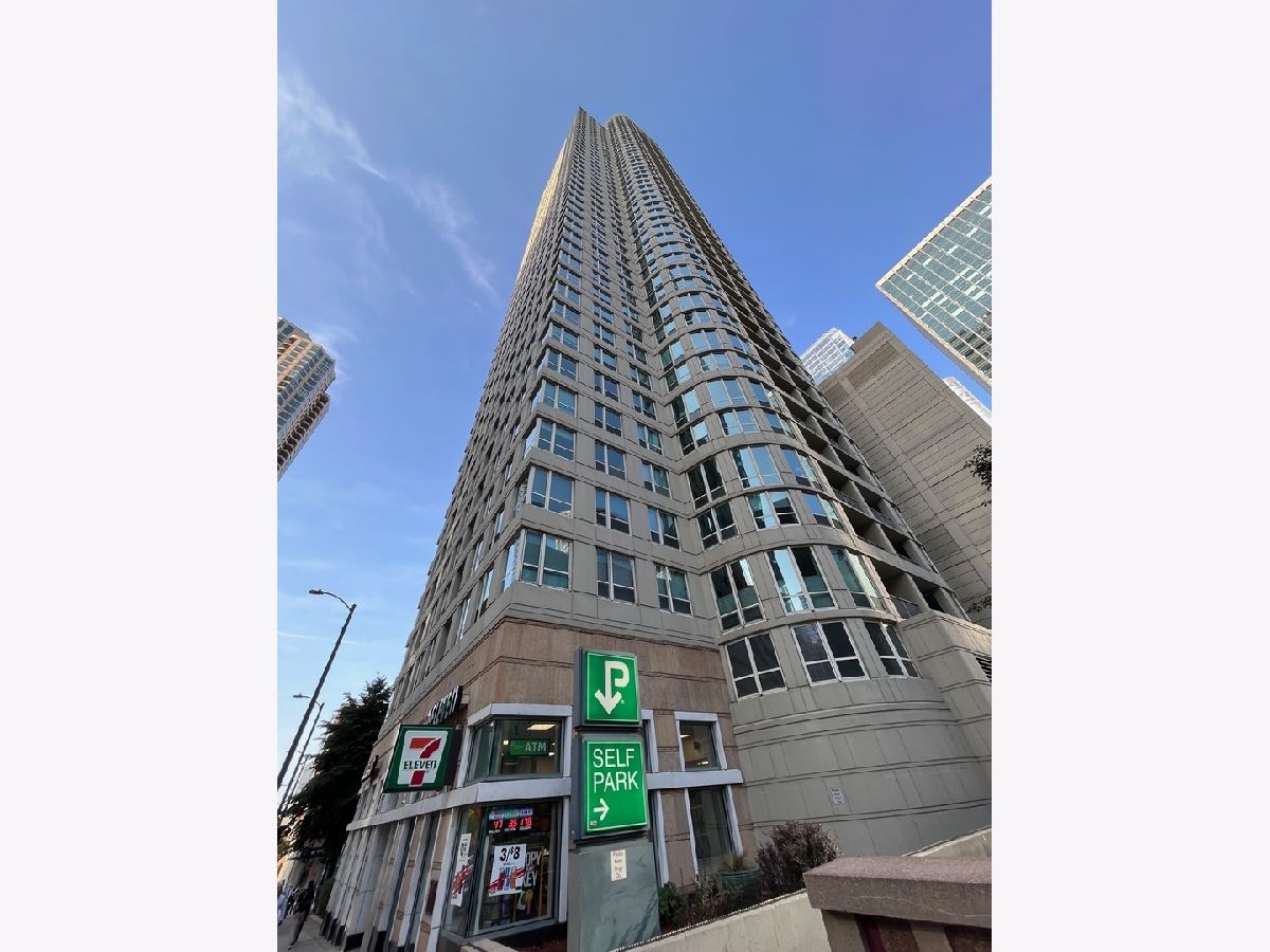 Condominiums Rented The Sterling Chicago Illinois, 345 Lasalle