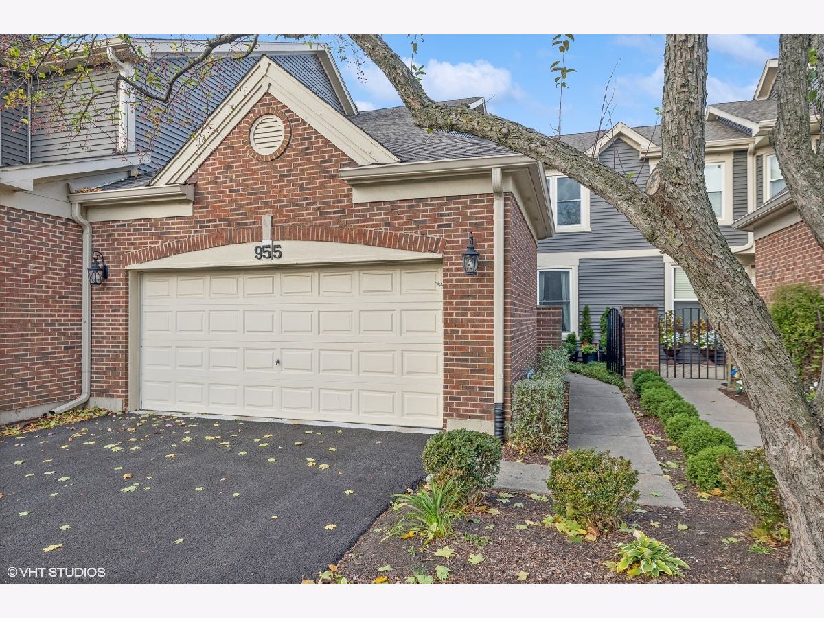 Townhomes & Condos & Homes Sold The Fields Naperville Illinois, 955 Heathrow