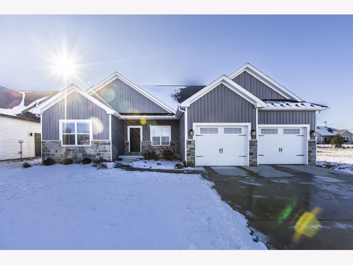 Homes & Condos & Townhomes Sold Trails On Sunset Lake Normal Illinois, 813 Table Rock