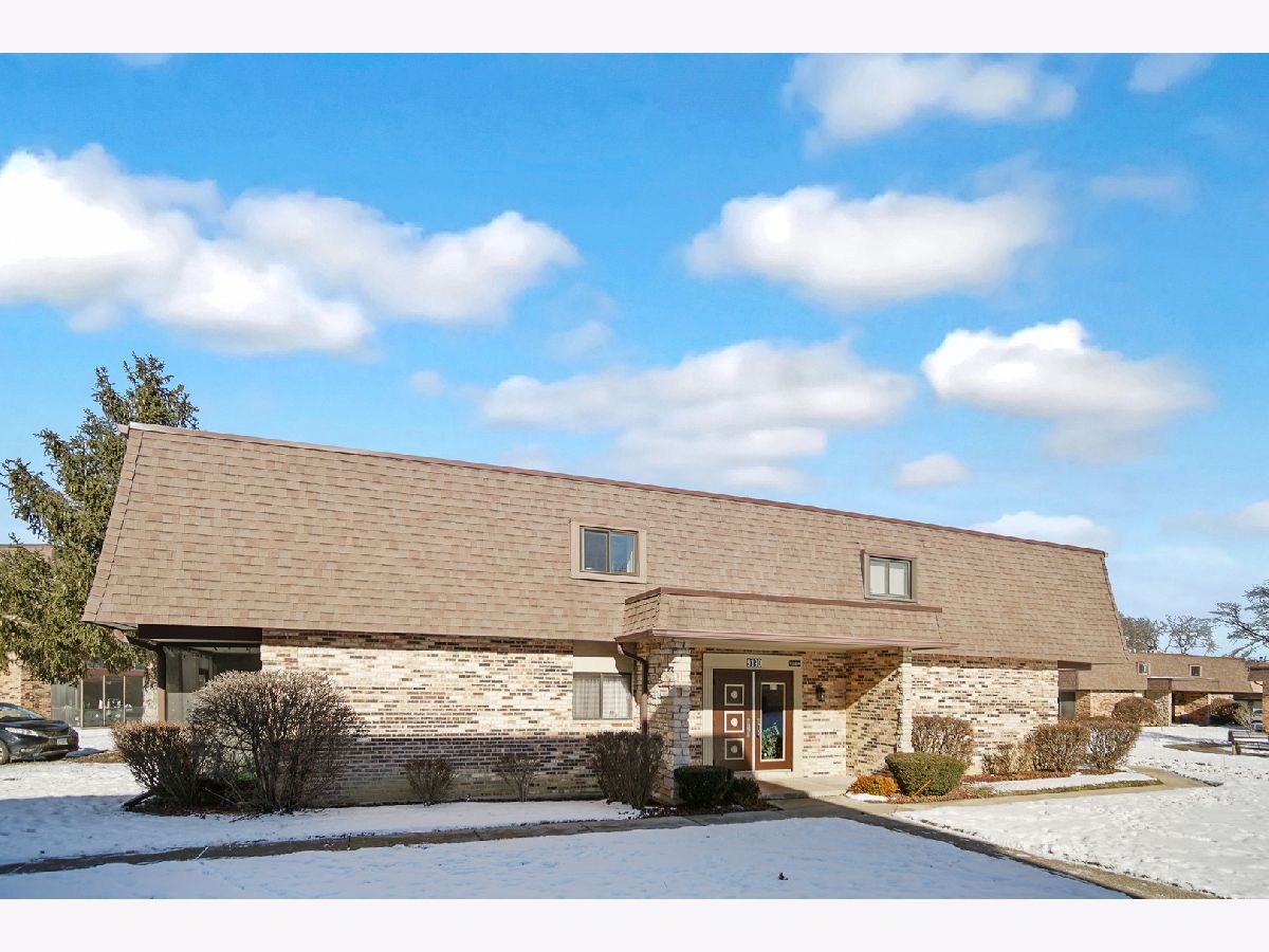Condominiums Sold Woods Edge Palos Hills Illinois, 9190 South