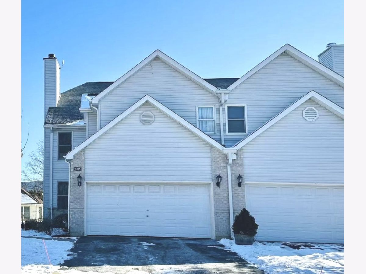 Townhomes & Condos Sold Wildwood Cove St Charles Illinois, 2035 Thornwood