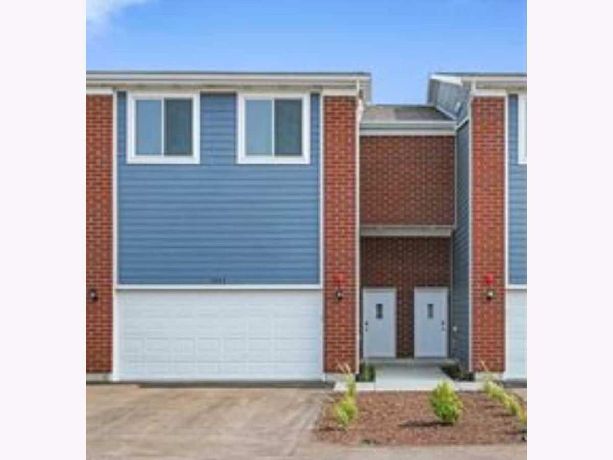 Condos & Townhomes Rented Townes Of Kendall Market Place Yorkville Illinois, 1012 Gillespie