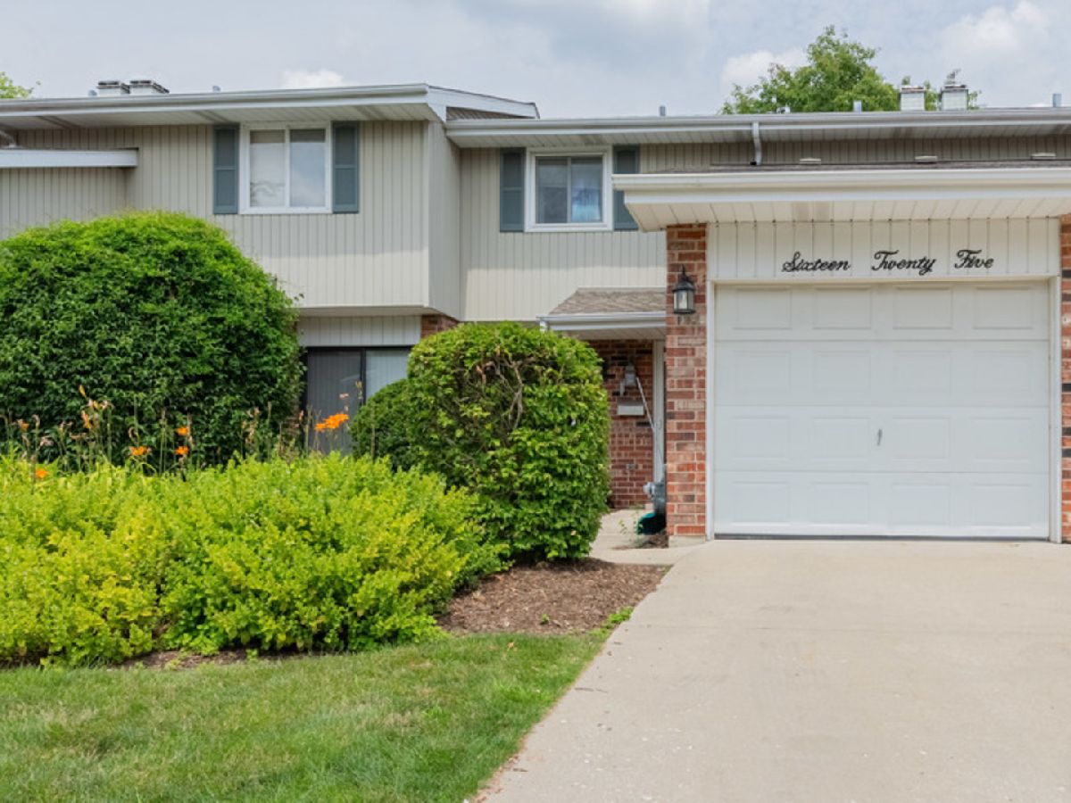 Homes & Townhomes & Condos Sold Briarcliffe Wheaton Illinois, 1625 Coloma