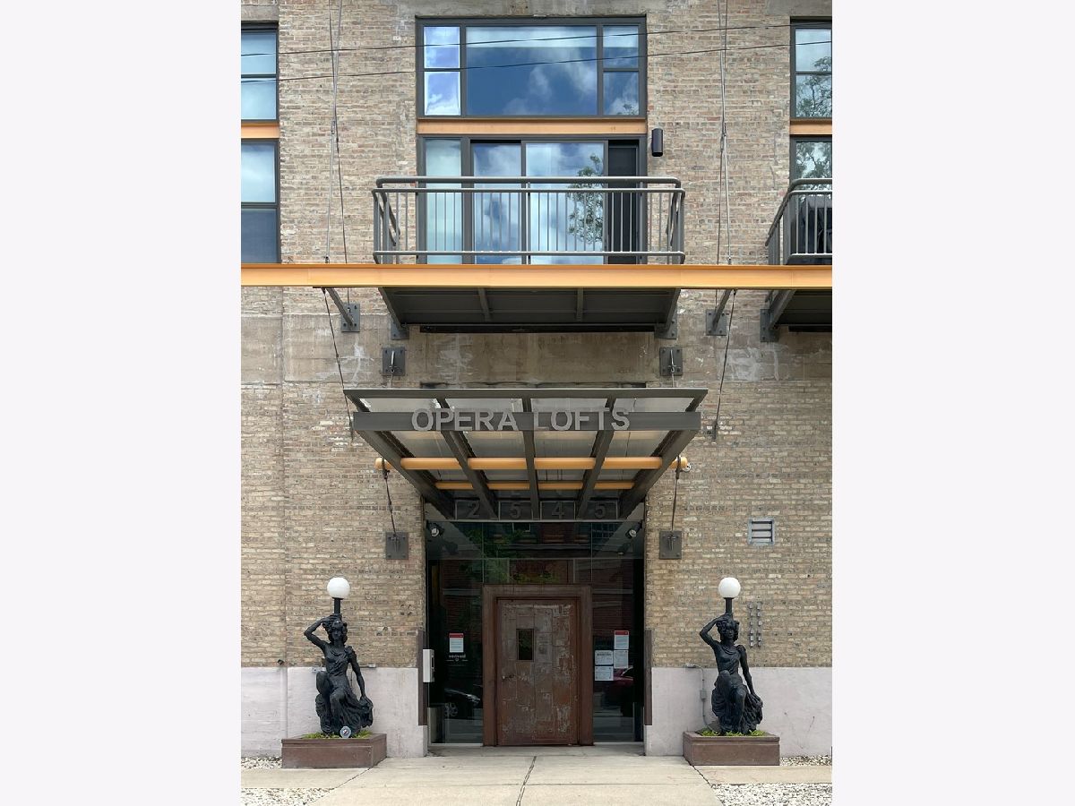  Sold Chicago Illinois, 2545 Dearborn