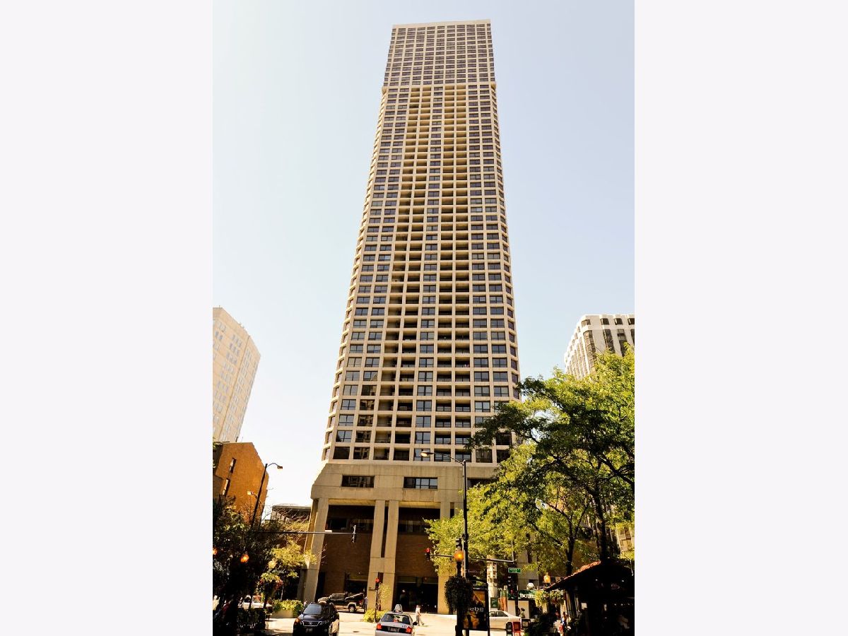 Condos & Townhomes Rented Newberry Plaza Chicago Illinois, 1030 State