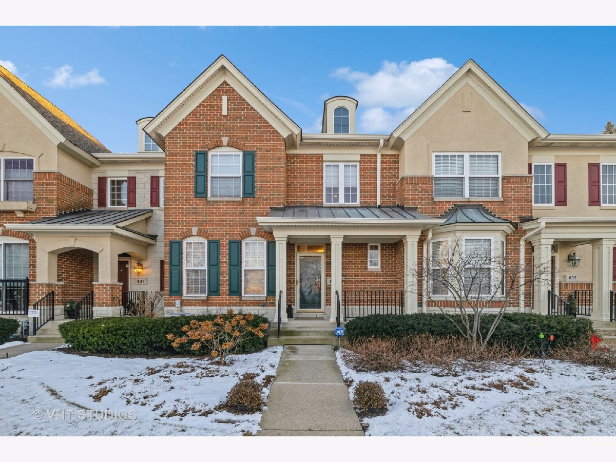 Condos & Townhomes Sold South Commons Deerfield Illinois, 683 Central