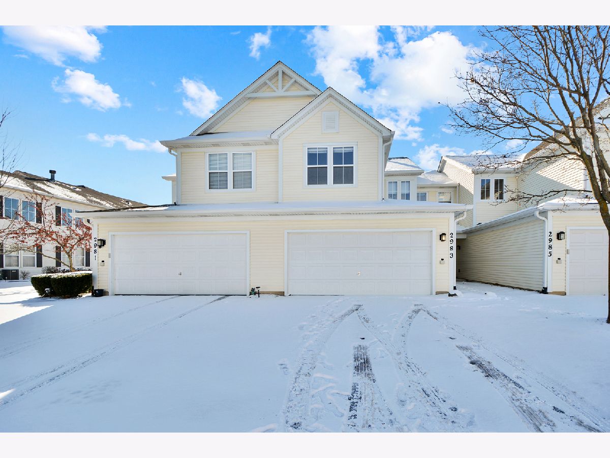 Townhomes & Condos Sold Falling Waters Lindenhurst Illinois, 2983 Falling Waters