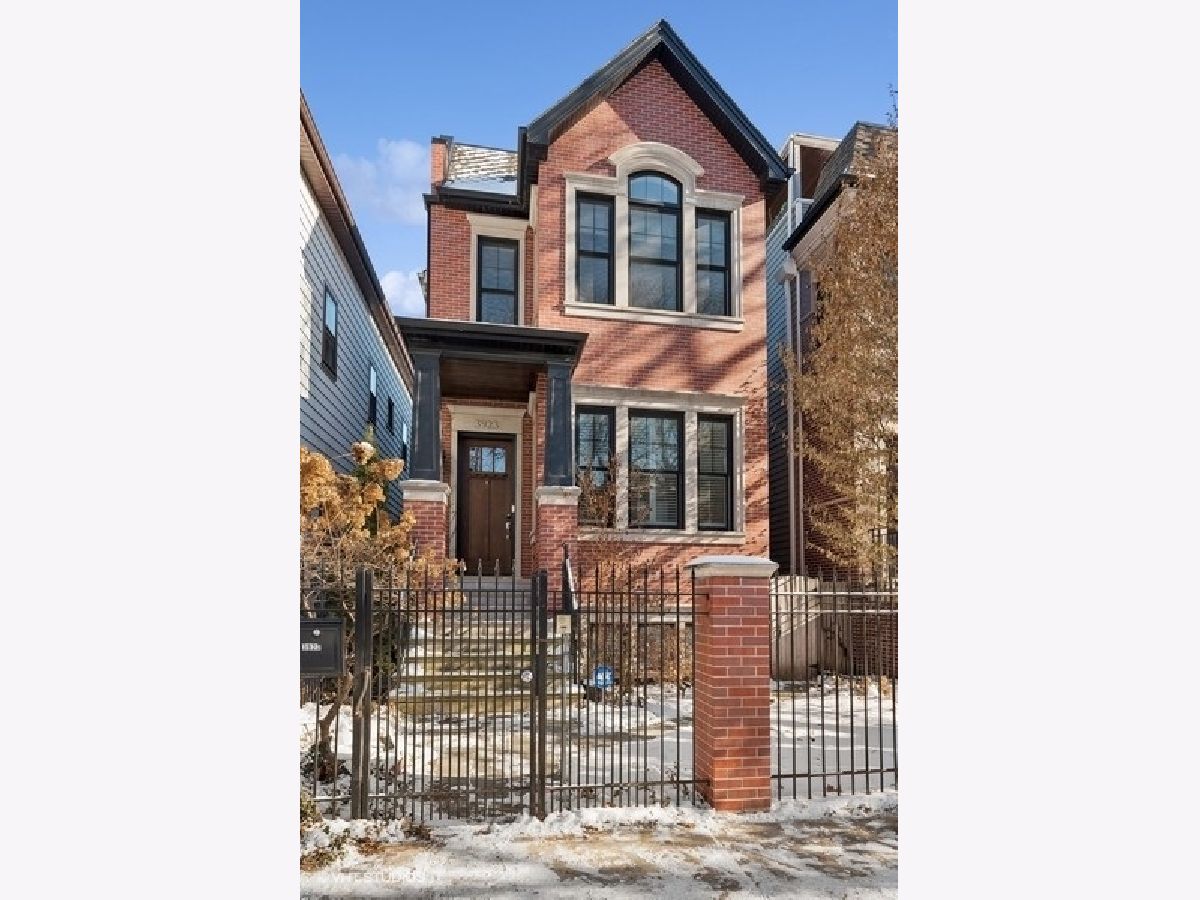 Condominiums & Homes Sold Paulina Park Condominiums Chicago Illinois, 3923 Paulina