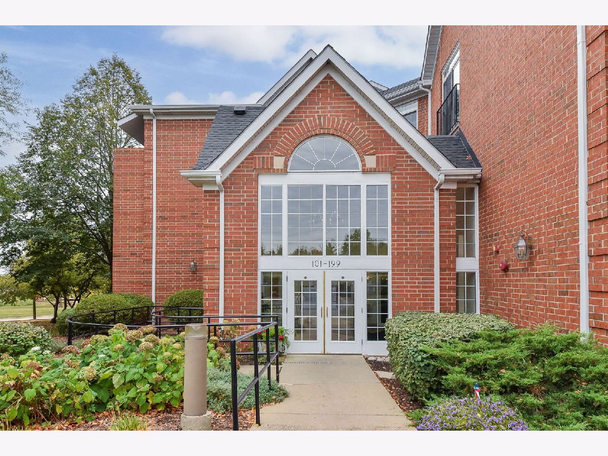 Condominiums Sold Hunt Club Condos St Charles Illinois, 123 Hunt Club