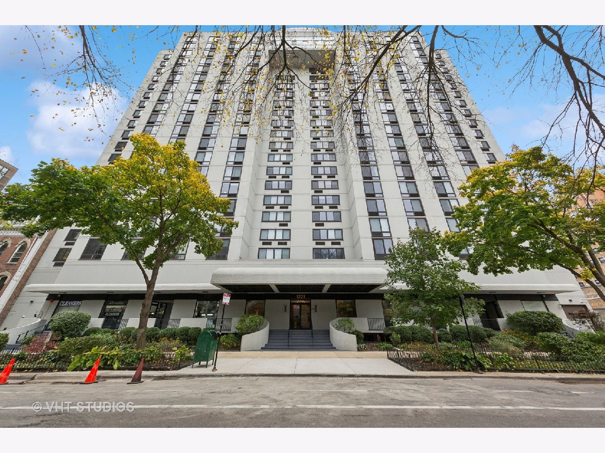 Condominiums Rented The Towers Chicago Illinois, 1221 Dearborn