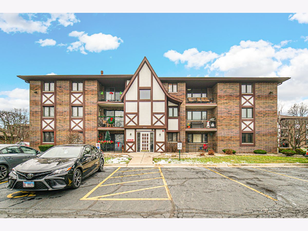 Condominiums Sold Palos View Palos Hills Illinois, 10511 Roberts