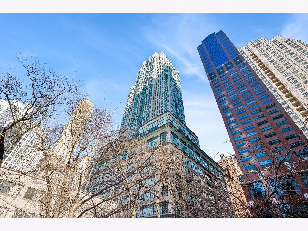 Condominiums Sold Chicago Place Chicago Illinois, 100 Huron